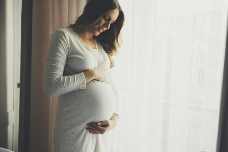 ¿Cómo Crear una Sesión de Fotos Embarazadas en Casa?